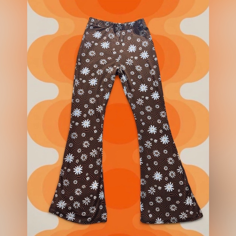 Altar’d State Daisy Flare Leggings - Picture 4 of 6